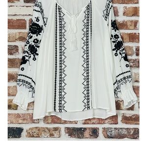 SAVANNA JANE INSPIRE EMBROIDERED FLORAL BOHO CHIC BLACK WHITE TUNIC